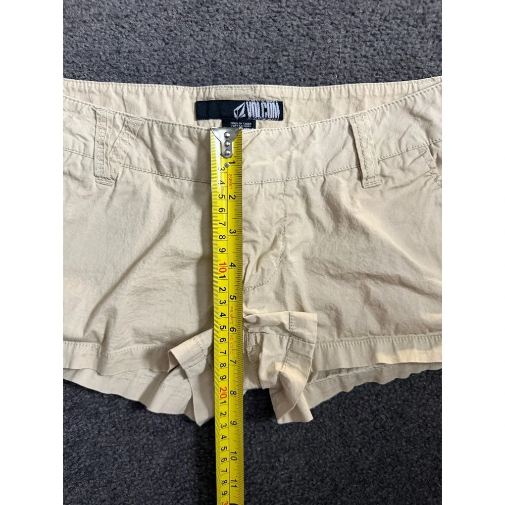 Volcom Tune 2.5 Inch Shorts Tan Khaki Low Rise Cotton Stretch Size 0 B0911012